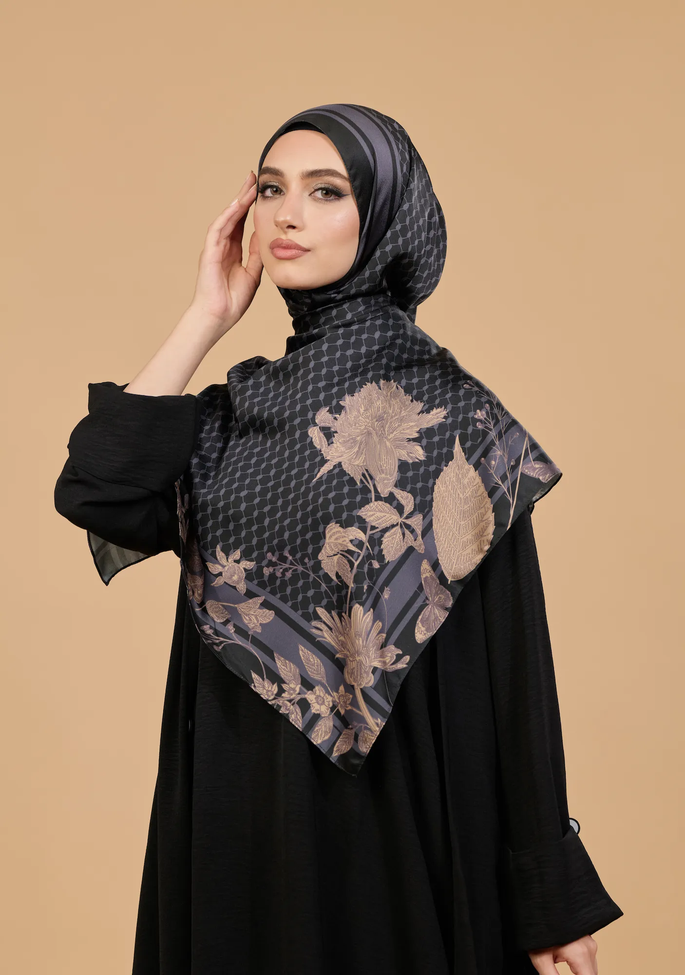 Ghutra Flora Shawl in Black