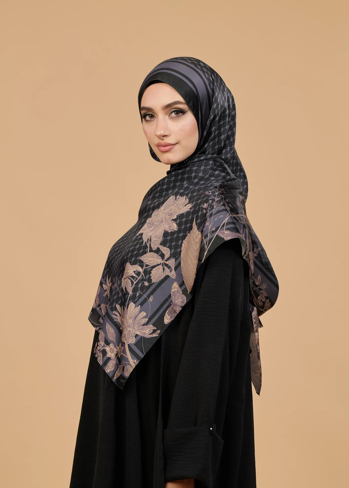 Ghutra Flora Shawl in Black