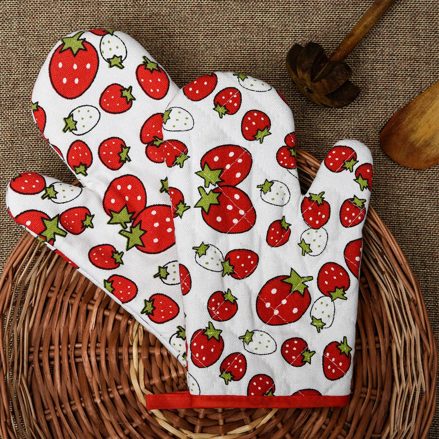 Heart Home Oven Mitts|Cotton Microwave Oven Insulated Gloves|Strawberry Print Hanging Loop Kitchen Oven|Heat Resistant|Microwave Gloves for Kitchen|1 Pair (White)