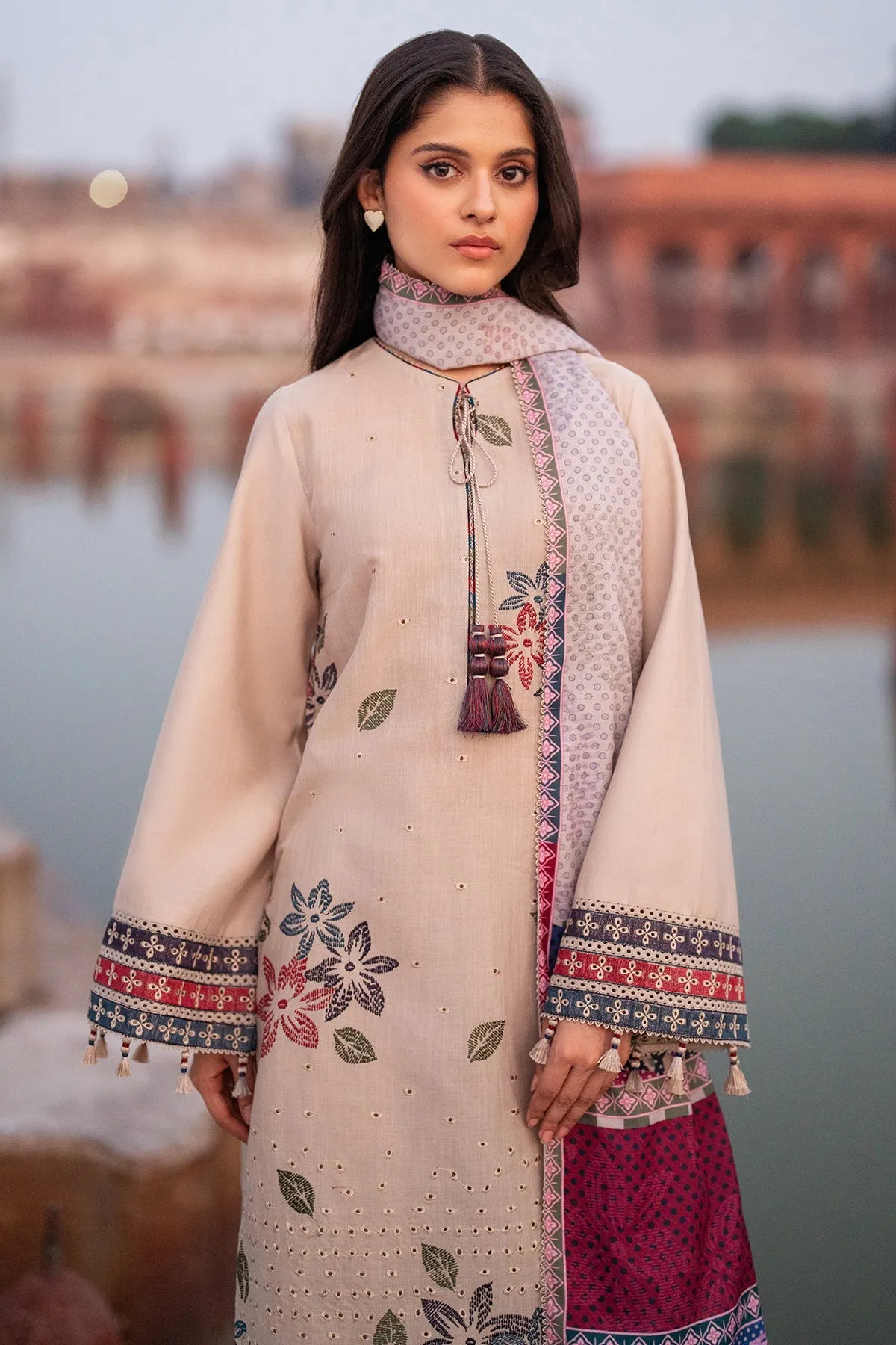 Jazmin Delia Fall/Winter – Embroidered Slub Khaddar D2