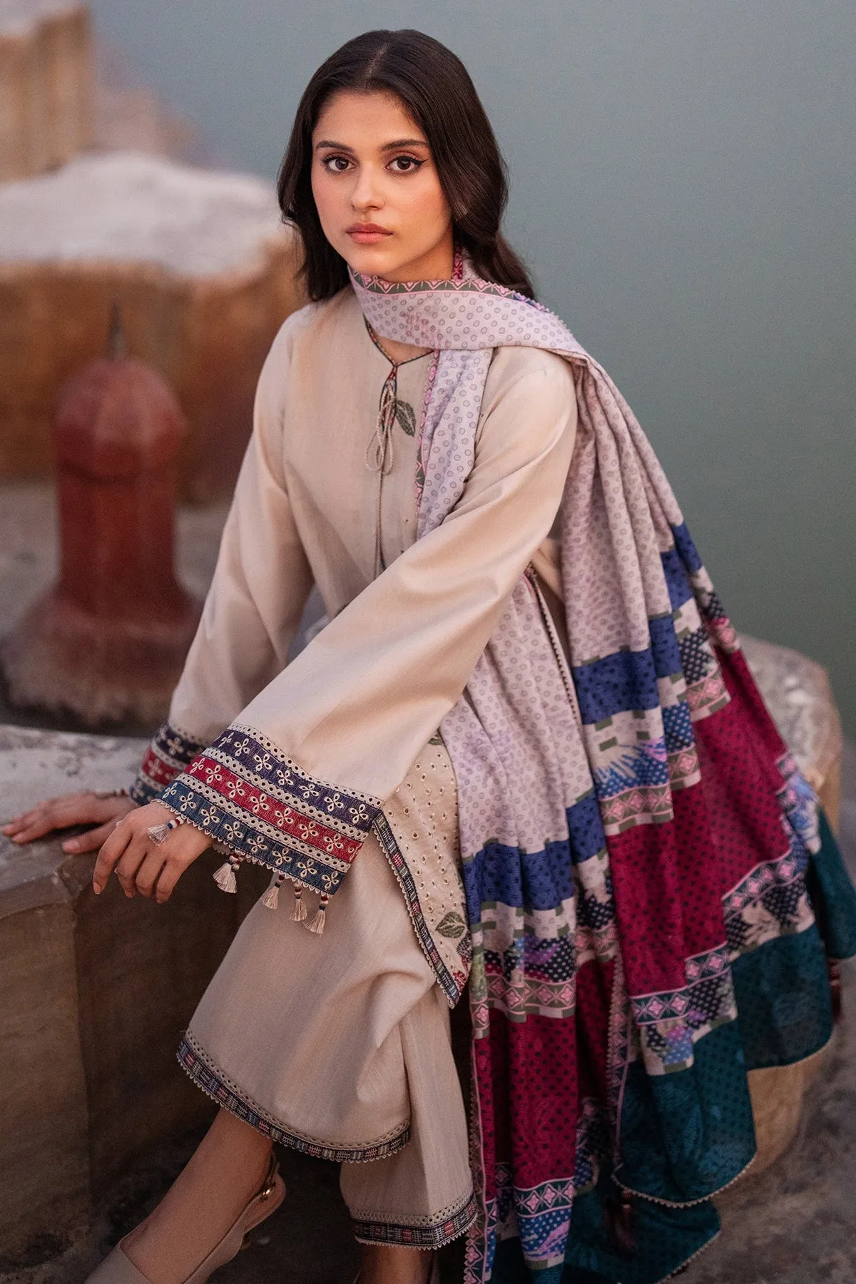 Jazmin Delia Fall/Winter – Embroidered Slub Khaddar D2