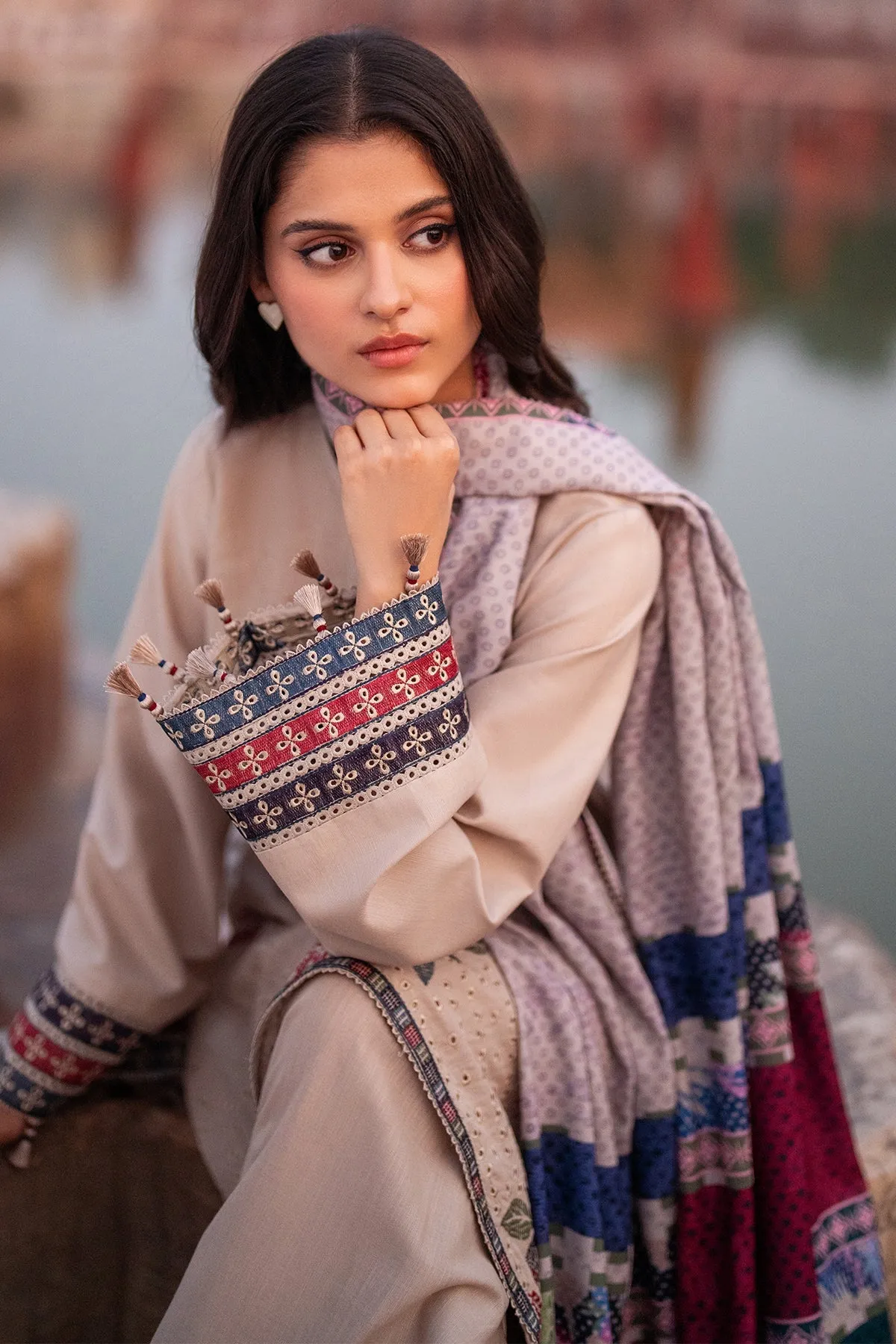 Jazmin Delia Fall/Winter – Embroidered Slub Khaddar D2