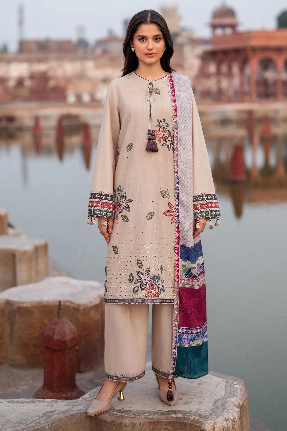 Jazmin Delia Fall/Winter – Embroidered Slub Khaddar D2