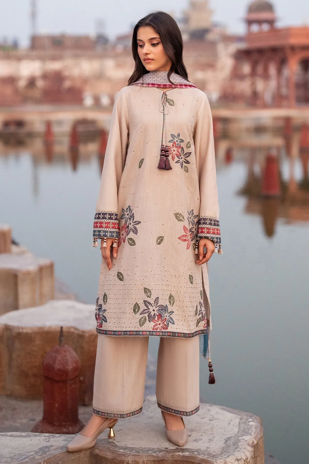 Jazmin Delia Fall/Winter – Embroidered Slub Khaddar D2