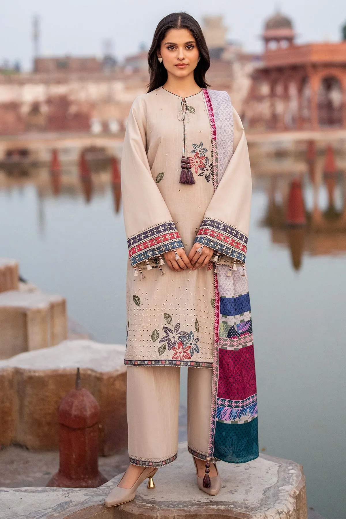 Jazmin Delia Fall/Winter – Embroidered Slub Khaddar D2