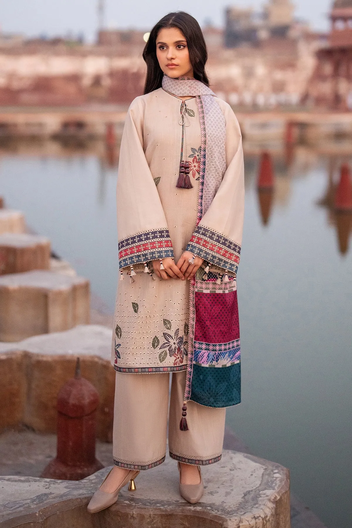 Jazmin Delia Fall/Winter – Embroidered Slub Khaddar D2