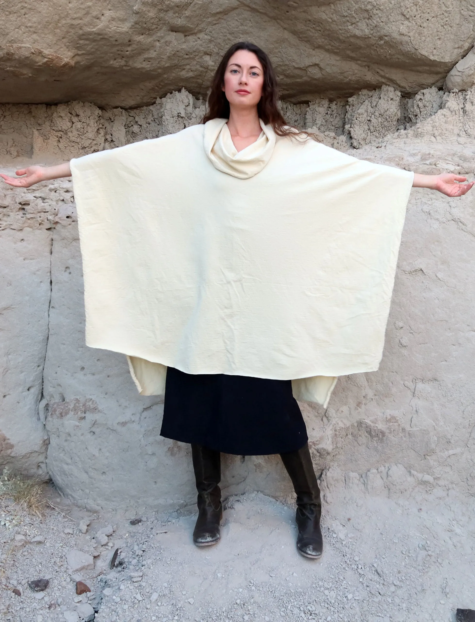 ORGANIC WOOL Nomad Aphrodite Short Cape