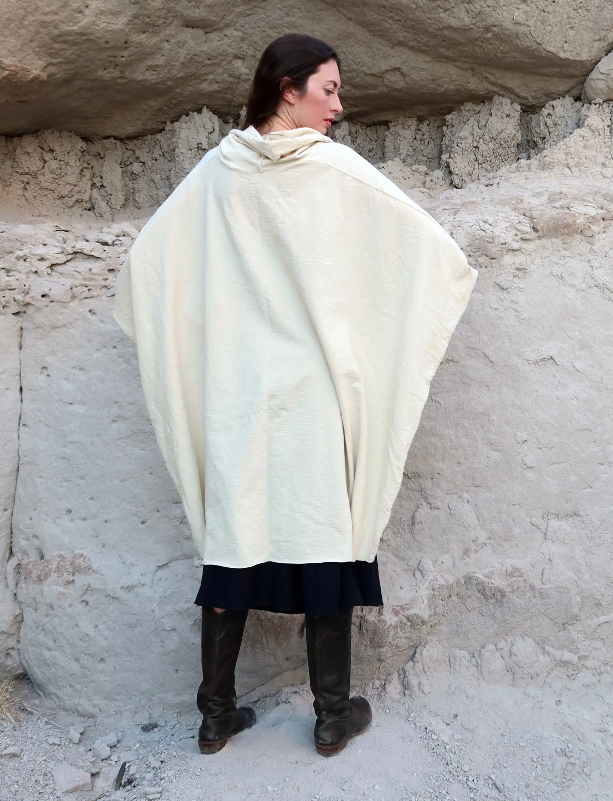 ORGANIC WOOL Nomad Aphrodite Short Cape