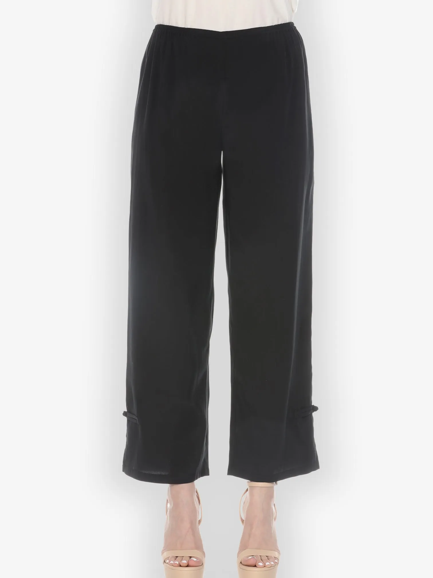 Solid Viscose Pant in Black